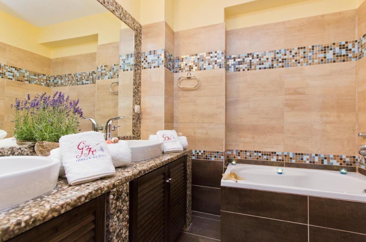 Greka Ionian Suites Agia Efimia Exterior photo